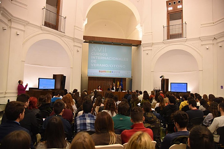 Un curso de la UEx analiza “Los Derechos Fundamentales y su futuro”