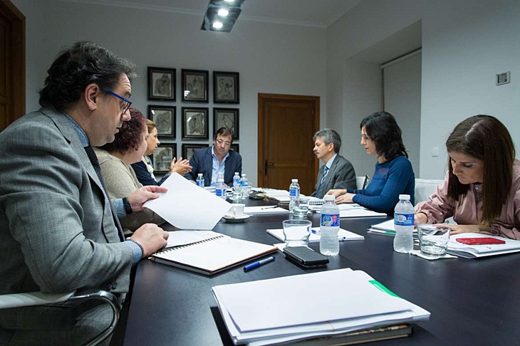 La Junta contrata 210 estancias residenciales para personas dependientes