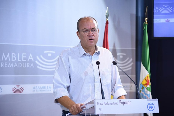 Monago critica el recorte en ayudas a autónomos