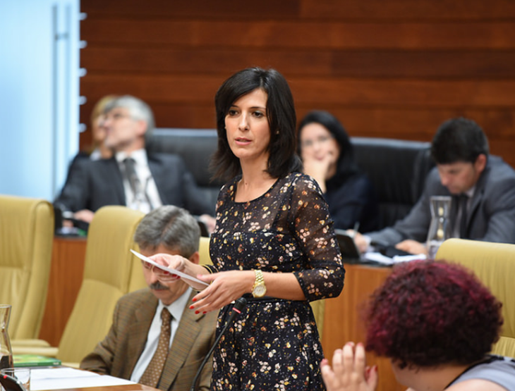 Gutiérrez indica que la Junta ha abonado el 25% de las becas de libros de texto