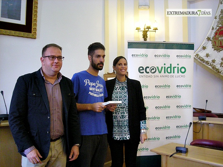 Ecovidrio premia a las casetas que más reciclaron durante la Feria de Mérida
