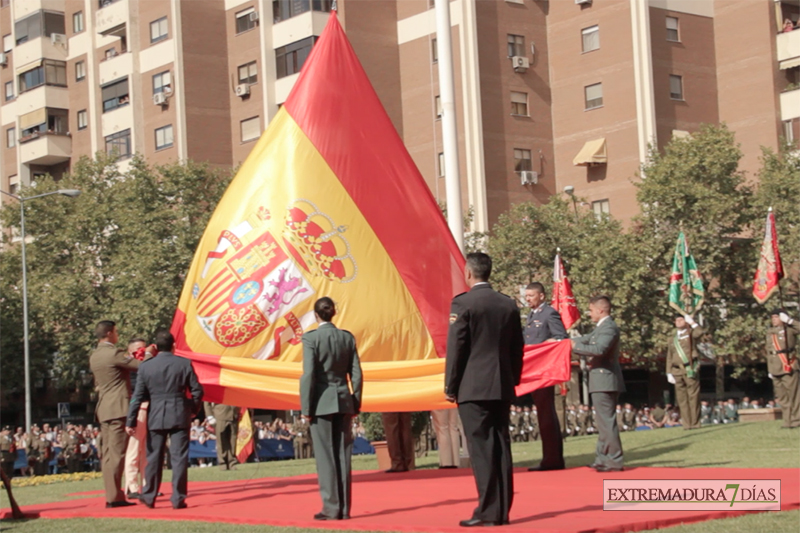 Badajoz celebra el izado de bandera con motivo de la Fiesta Nacional