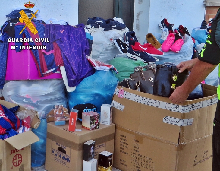 Intervenidos un millar de artículos falsificados en la Feria de Zafra