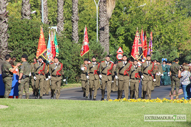 Badajoz celebra el izado de bandera con motivo de la Fiesta Nacional