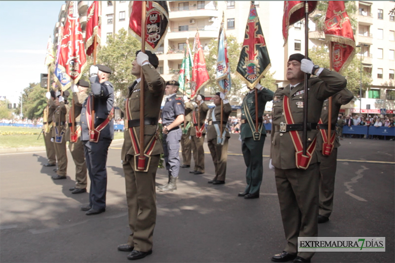 Badajoz celebra el izado de bandera con motivo de la Fiesta Nacional