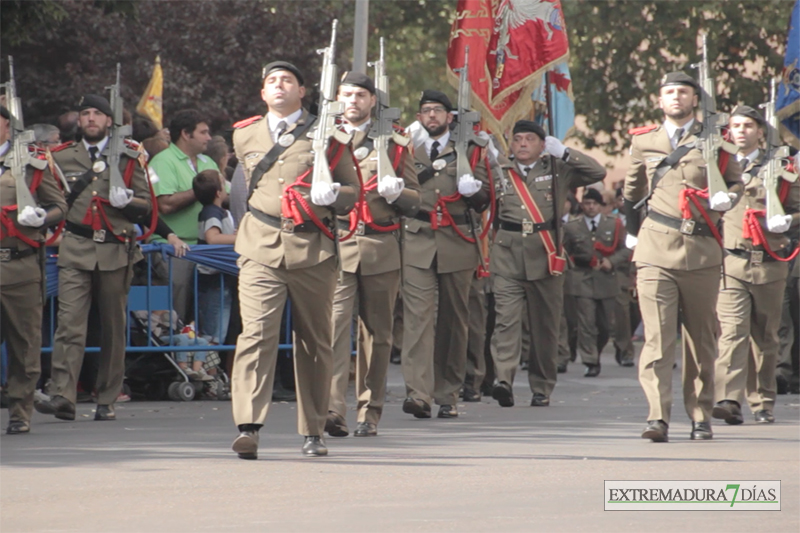 Badajoz celebra el izado de bandera con motivo de la Fiesta Nacional