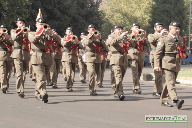 Badajoz celebra el izado de bandera con motivo de la Fiesta Nacional