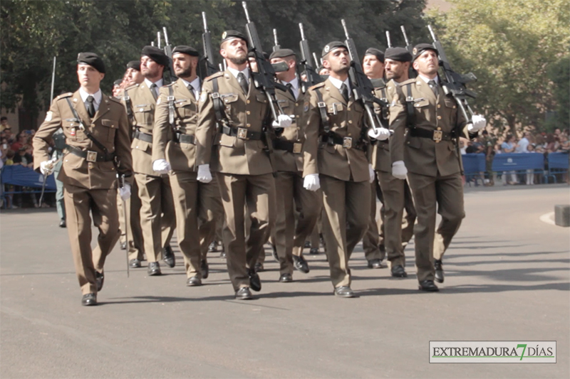 Badajoz celebra el izado de bandera con motivo de la Fiesta Nacional