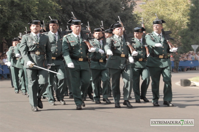 Badajoz celebra el izado de bandera con motivo de la Fiesta Nacional