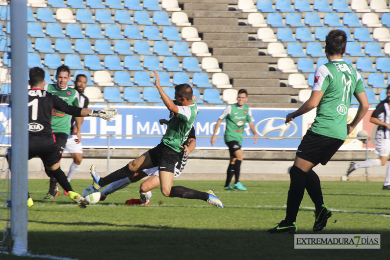 Imágenes del CD Badajoz 4 - 0 Moralo