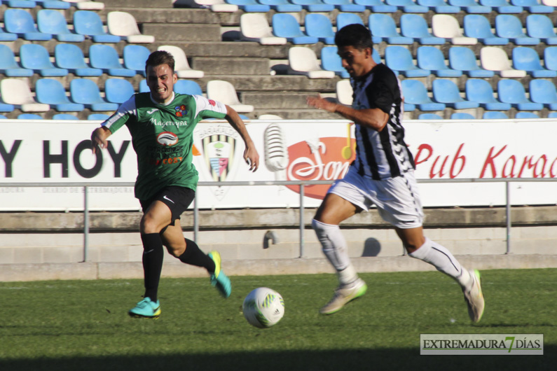 Imágenes del CD Badajoz 4 - 0 Moralo