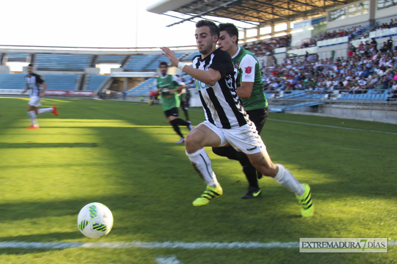 Imágenes del CD Badajoz 4 - 0 Moralo