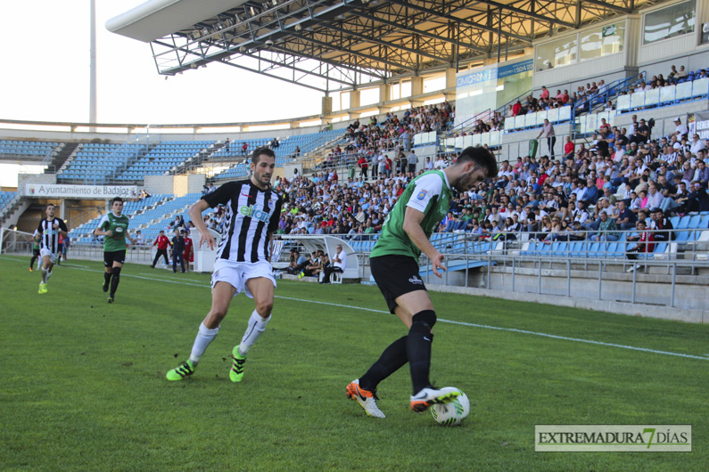 Imágenes del CD Badajoz 4 - 0 Moralo