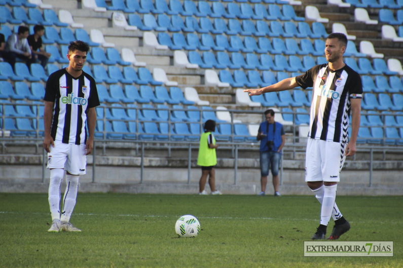 Imágenes del CD Badajoz 4 - 0 Moralo