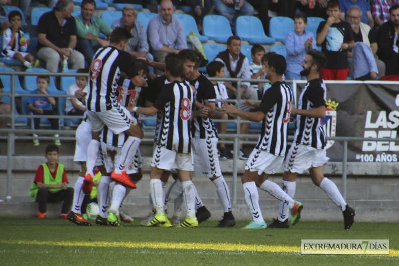 Imágenes del CD Badajoz 4 - 0 Moralo