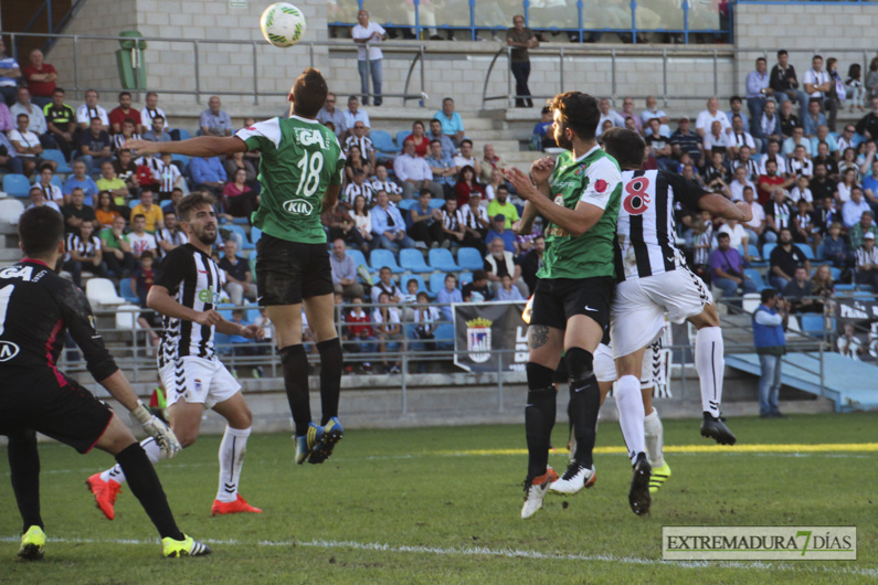 Imágenes del CD Badajoz 4 - 0 Moralo