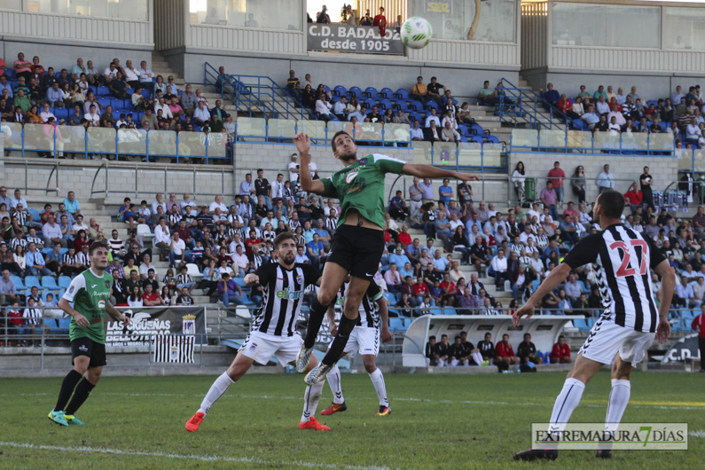 Imágenes del CD Badajoz 4 - 0 Moralo