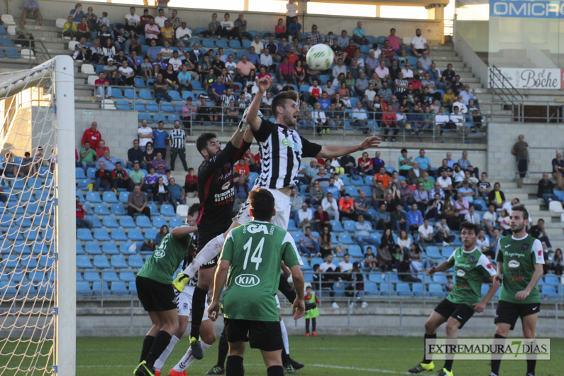 Imágenes del CD Badajoz 4 - 0 Moralo