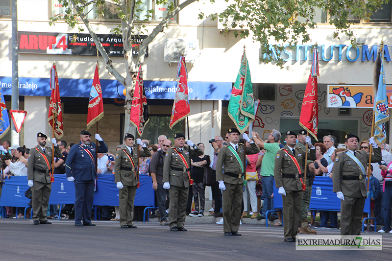 Badajoz celebra el izado de bandera con motivo de la Fiesta Nacional