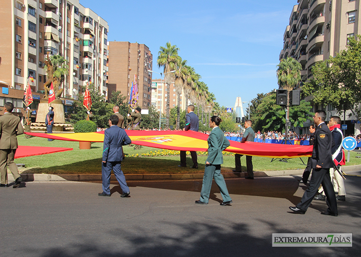 Badajoz celebra el izado de bandera con motivo de la Fiesta Nacional
