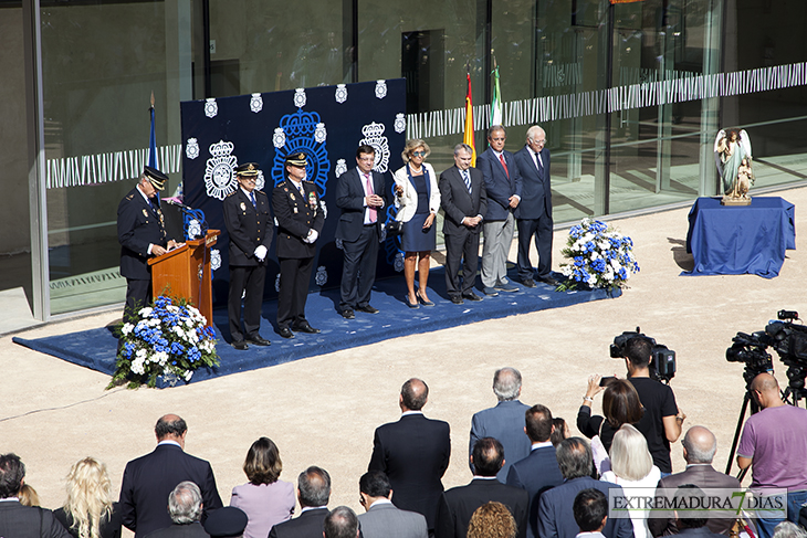 Imágenes del Día de la Policía Nacional celebrado en Badajoz