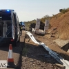 Un camión vuelca en un accidente en la A5