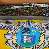 La Policía interviene drogas en un vehículo mal aparcado