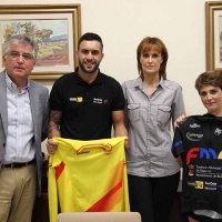 Rubén Tanco dona su maillot de campeón
