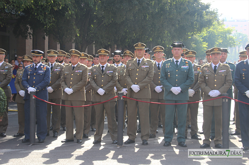 Badajoz celebra el izado de bandera con motivo de la Fiesta Nacional