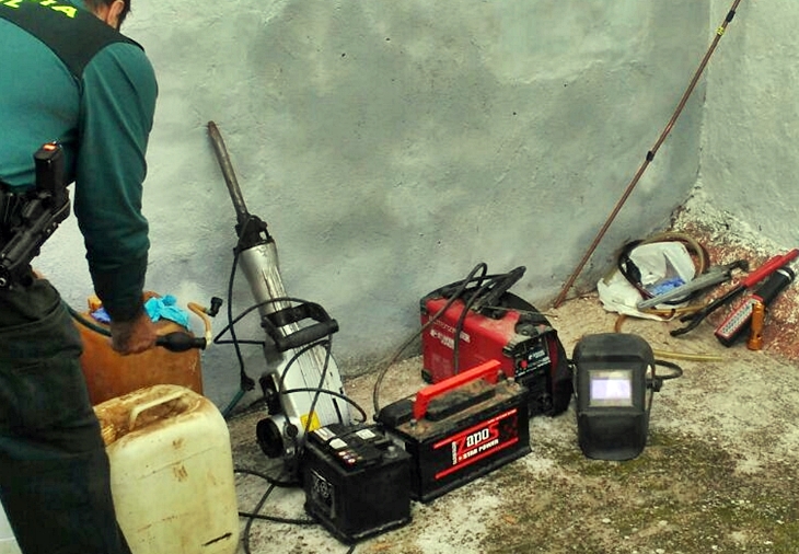 Dos detenidos por robar maquinaria de una nave