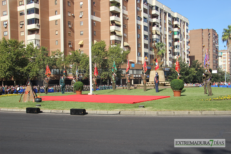 Badajoz celebra el izado de bandera con motivo de la Fiesta Nacional