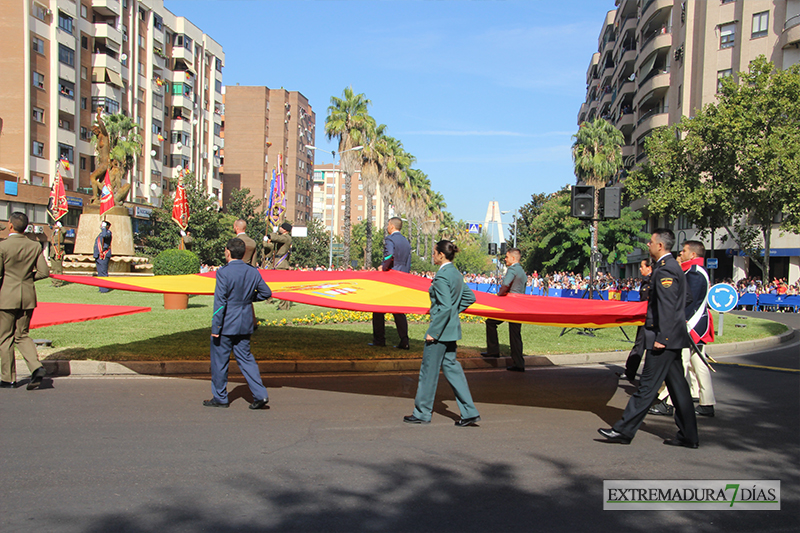 Badajoz celebra el izado de bandera con motivo de la Fiesta Nacional