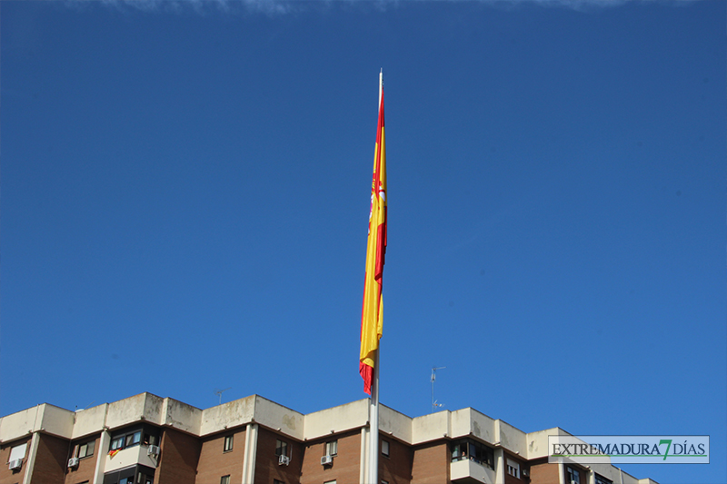 Badajoz celebra el izado de bandera con motivo de la Fiesta Nacional