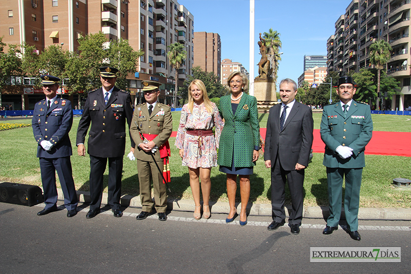 Badajoz celebra el izado de bandera con motivo de la Fiesta Nacional