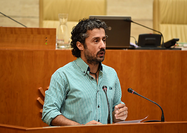 La Asamblea se opone al subsidio agrario sin peonadas