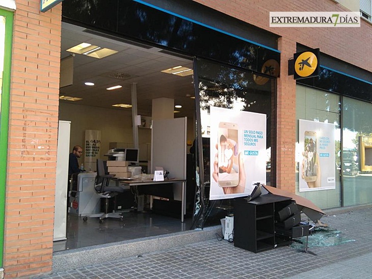 Intento de atraco a una sucursal de Caixabank en Mérida