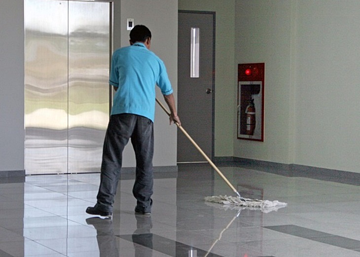 Salen a licitación los servicios de limpieza de las Áreas de Salud de Cáceres y Badajoz