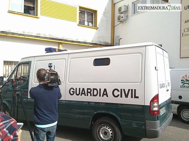 Trasladan a los detenidos de UPA tras veintisiete horas de registro