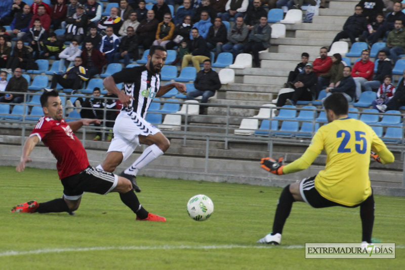 Imágenes del CD Badajoz 3 - 0 UD Montijo