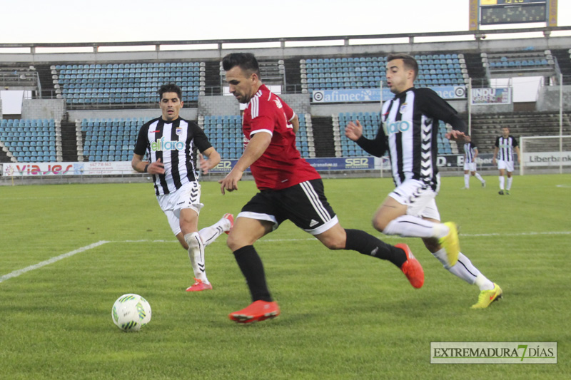 Imágenes del CD Badajoz 3 - 0 UD Montijo