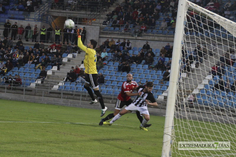 Imágenes del CD Badajoz 3 - 0 UD Montijo