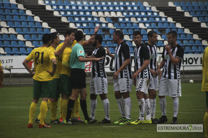 Imágenes del CD Badajoz 3 - 0 Olivenza