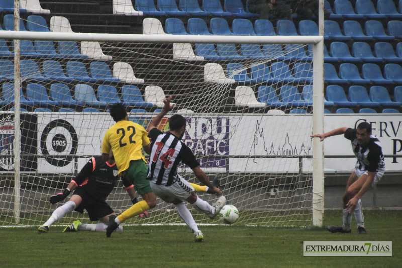 Imágenes del CD Badajoz 3 - 0 Olivenza