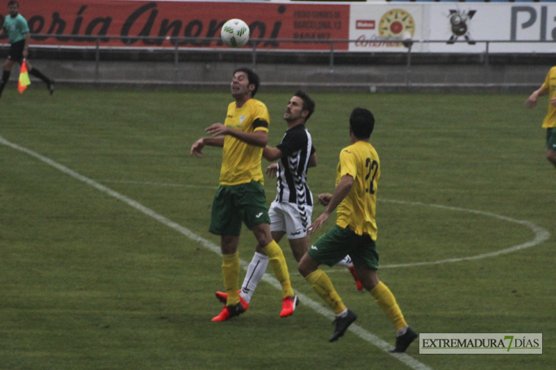 Imágenes del CD Badajoz 3 - 0 Olivenza