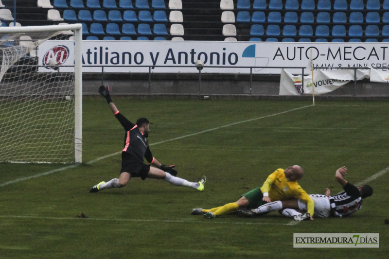 Imágenes del CD Badajoz 3 - 0 Olivenza