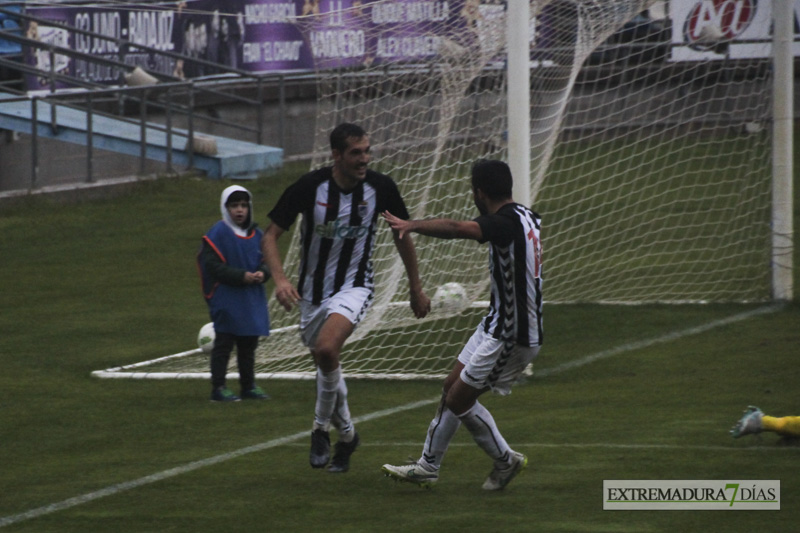 Imágenes del CD Badajoz 3 - 0 Olivenza