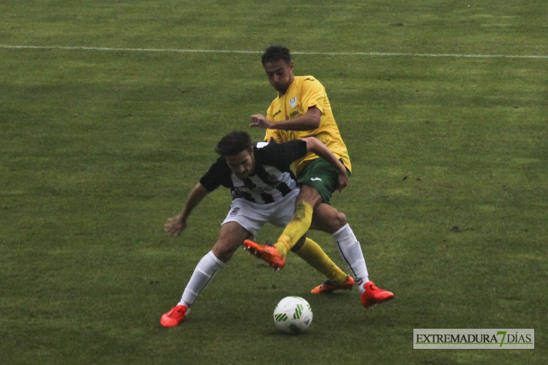 Imágenes del CD Badajoz 3 - 0 Olivenza