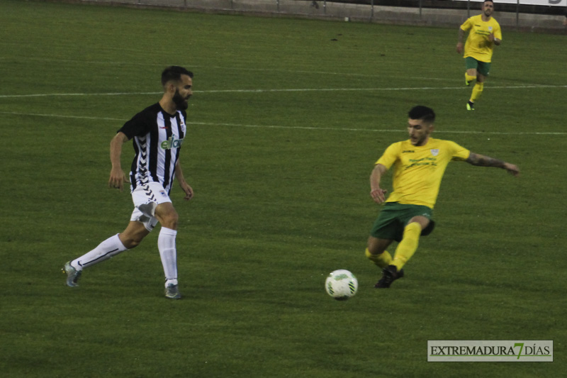 Imágenes del CD Badajoz 3 - 0 Olivenza