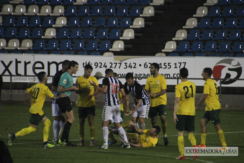 Imágenes del CD Badajoz 3 - 0 Olivenza