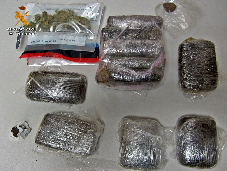 Tres detenidos con un kilo de hachís en su vehículo